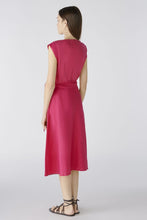 Load image into Gallery viewer, Oui Midi Linen Dress in Raspberry
