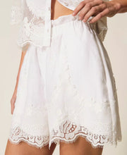 Load image into Gallery viewer, Twinset Linen Shorts with Lace in White
