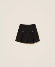 Load image into Gallery viewer, Twinset Crêpe Shorts with Heart-Shaped Buttons