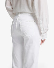 Load image into Gallery viewer, 7 For All Mankind Slim Illusion Tailorless Dojo Jeans in White