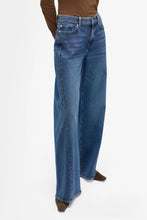Load image into Gallery viewer, 7 For All Mankind Twisted Lotta Jeans with Studs