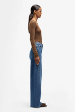 Load image into Gallery viewer, 7 For All Mankind Twisted Lotta Jeans with Studs