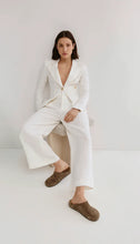 Load image into Gallery viewer, Smythe Linen Classic Duchess Blazer in White