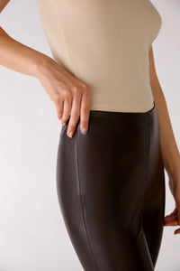 Oui Chasey Vegan Leather Leggings in Dark Brown