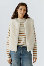 Load image into Gallery viewer, Oui Faux-Fur Vest in Whitecap
