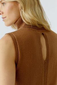 Oui Sleeveless Turtleneck in Camel