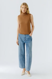 Oui Sleeveless Turtleneck in Camel