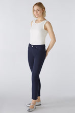 Load image into Gallery viewer, Oui Baxtor Cropped Jeans in Navy
