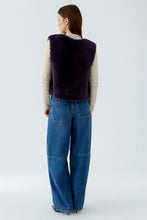 Load image into Gallery viewer, Oui Faux Fur Vest in Mysterioso
