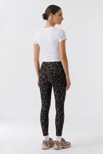 Load image into Gallery viewer, Oui Leo Print Leggings in Dark Brown/Black

