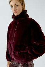 Load image into Gallery viewer, Oui Faux Fur Jacket in Bramble Berry
