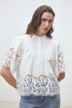 Load image into Gallery viewer, Suncoo Linda Poplin Blouse in White
