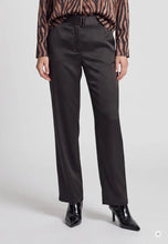 Load image into Gallery viewer, Marc Aurel Straight Leg Pant in Black
