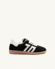 Load image into Gallery viewer, Back 70 Cloud Sneaker in Black/Beige
