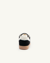 Load image into Gallery viewer, Back 70 Cloud Sneaker in Black/Beige
