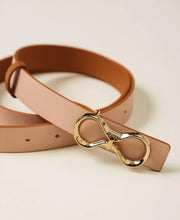 Load image into Gallery viewer, Twinset Reversible Belt in Bubinga Wood Brown/Candy Peach Pink

