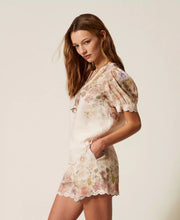 Load image into Gallery viewer, Twinset Linen Floral Blouse in Wildflower Pastel Print
