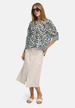 Load image into Gallery viewer, Catnoir Printed V-Neck Blouse
