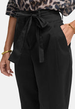 Load image into Gallery viewer, Catnoir Cropped Belted Pants in Black
