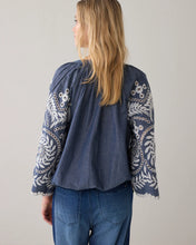 Load image into Gallery viewer, Summum Chambray Top in Indigo
