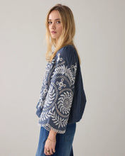Load image into Gallery viewer, Summum Chambray Top in Indigo
