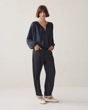 Load image into Gallery viewer, Summum Silky Top in Blue
