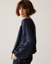 Load image into Gallery viewer, Summum Silky Top in Blue
