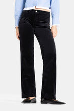 Load image into Gallery viewer, Cambio Tess Wide Leg Velvet Pant in Black
