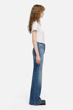 Load image into Gallery viewer, 7 For All Mankind Modern Dojo Tailorless Jeans in Faded Echo
