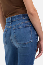Load image into Gallery viewer, 7 For All Mankind The Leggy Bootcut Jean in Moonwater
