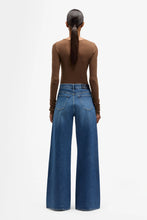 Load image into Gallery viewer, 7 For All Mankind Twisted Lotta Jeans with Studs

