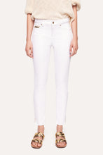 Load image into Gallery viewer, Cambio Piper Short Pant in Softwash &amp; Fringed
