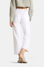 Load image into Gallery viewer, Cambio Gaia Relaxed Jeans in Classy White

