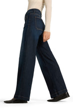 Load image into Gallery viewer, Cambio  Ada Patched Pocket Jeans in Pure Flow Blue
