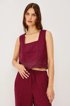 Load image into Gallery viewer, Rails Akira Top in Berry Hibiscus
