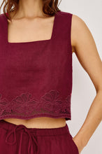 Load image into Gallery viewer, Rails Akira Top in Berry Hibiscus

