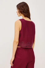 Load image into Gallery viewer, Rails Akira Top in Berry Hibiscus
