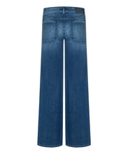 Load image into Gallery viewer, Cambio Aimee Patched Pocket Jeans in Mid Sunny
