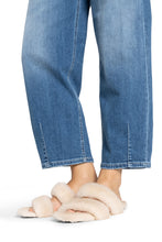 Load image into Gallery viewer, Cambio Elin Jeans in Medium Authentic Used
