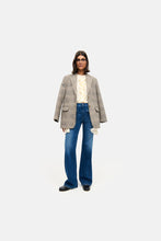 Load image into Gallery viewer, Cambio Aimee Patched Pocket Jeans in Mid Sunny
