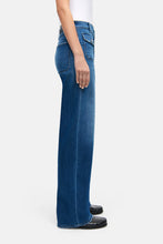 Load image into Gallery viewer, Cambio Aimee Patched Pocket Jeans in Mid Sunny
