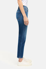 Load image into Gallery viewer, Cambio Piper Short Jeans in Mid Blue
