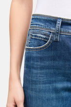 Load image into Gallery viewer, Cambio Piper Short Jeans in Mid Blue
