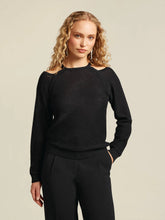 Load image into Gallery viewer, Beaumont Debby Lurex Pullover in Black
