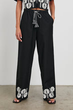 Load image into Gallery viewer, Rails Emmie Pant in Black Ivory Palm Trees
