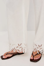 Load image into Gallery viewer, Rails Emmie Pant in White Palm Embroidery
