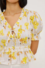 Load image into Gallery viewer, Rails Fontaine Top in Tossed Daffodils
