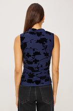 Load image into Gallery viewer, Rails Lauris Top in Navy Tossed Roses

