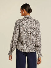 Load image into Gallery viewer, Beaumont Merel Blouse in Chinchilla
