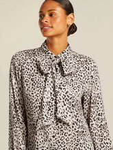 Load image into Gallery viewer, Beaumont Merel Blouse in Chinchilla
